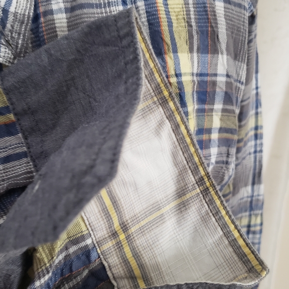 CALVIN KLEIN BUTTON UP - Picture 3 of 4